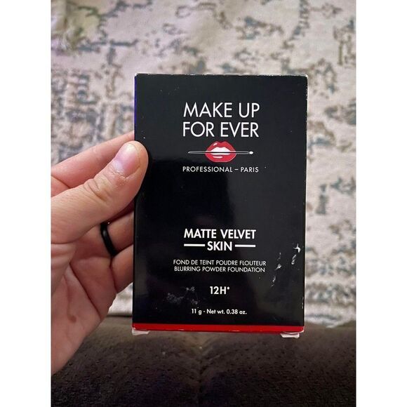 Makeup Forever Matte Velvet Skin Blurring Powder Foundation Dark Brown - Picture 5 of 7